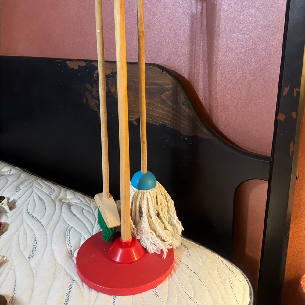 Melissa &Doug Red and Blue Toy Cleaning Set